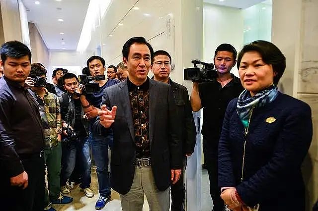 最后的疯狂：许家印被抓捕的失控三秒钟，简直是惊心动魄 - 2