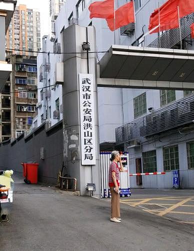 女老板帮嫌犯行贿民警20万元未果，另涉民警猥亵报案人案 - 4