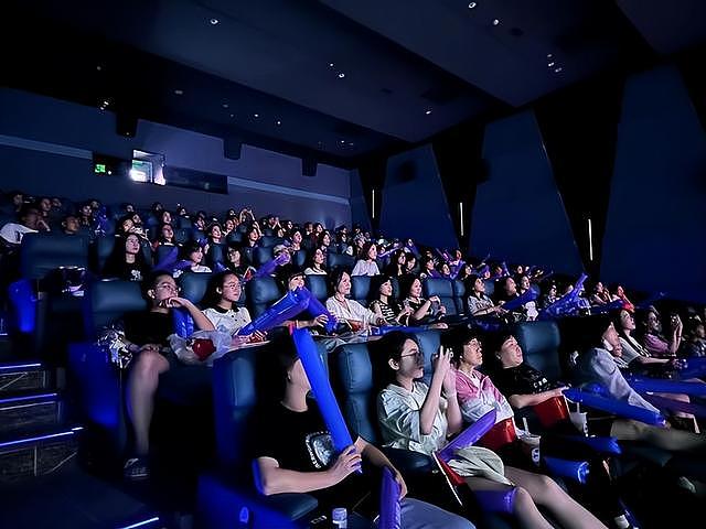冯小刚新片票房惨败，袁立发文嘲讽其时代终结 - 7