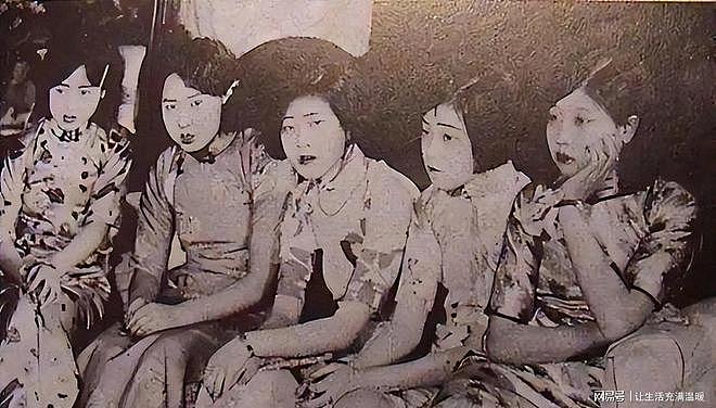 揭秘尼姑庵：年轻尼姑与频繁香客背后的真相 - 3