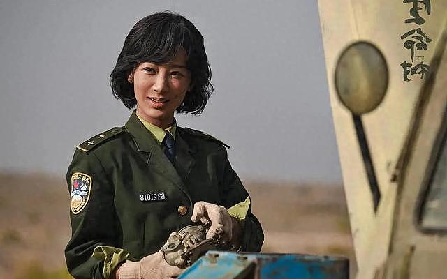 杨紫白玉兰封后 三提终成 第一个90后 凭白菊打动全场？ - 1
