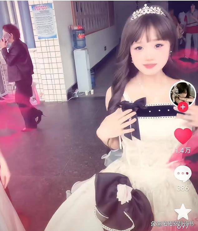 中国女生胸口蝴蝶纹身遭围攻，网民：符合我对职高的第一印象（组图） - 3