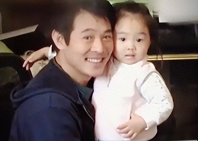 63岁李连杰首次回应，与前妻两个女儿真实关系曝光！原来我们都错了（组图） - 1