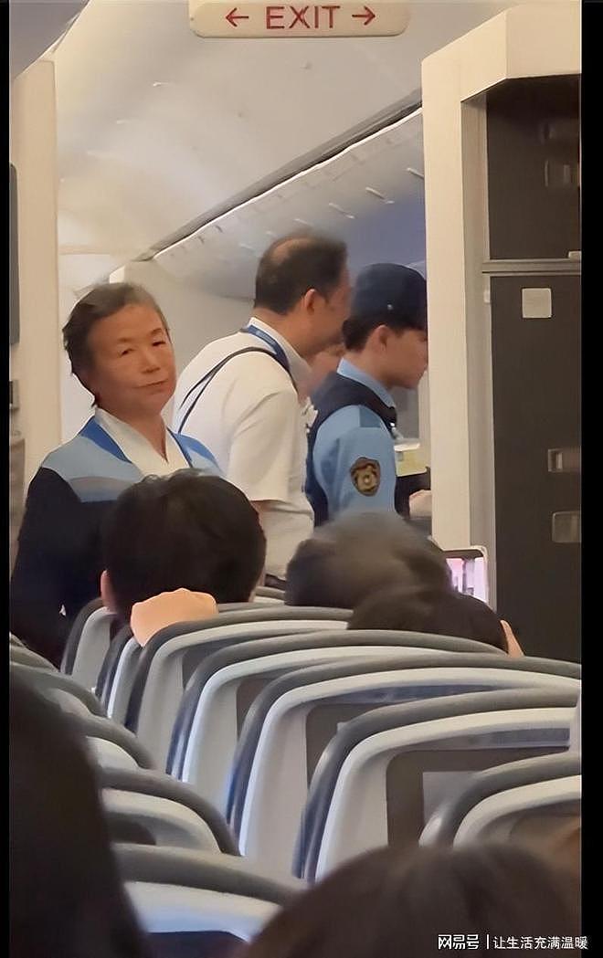 UA858航班华人大妈闹剧发酵，知情人曝内幕真容曝光深陷麻烦 - 8