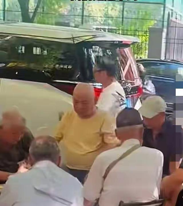谢霆锋西安吃肉夹馍，大爷：别挡着我“车马炮”！网友：还得是大爷 - 1