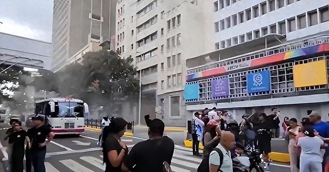 委内瑞拉地震！美国抽干了这个国家，地震一来连水泥都买不起！ - 1
