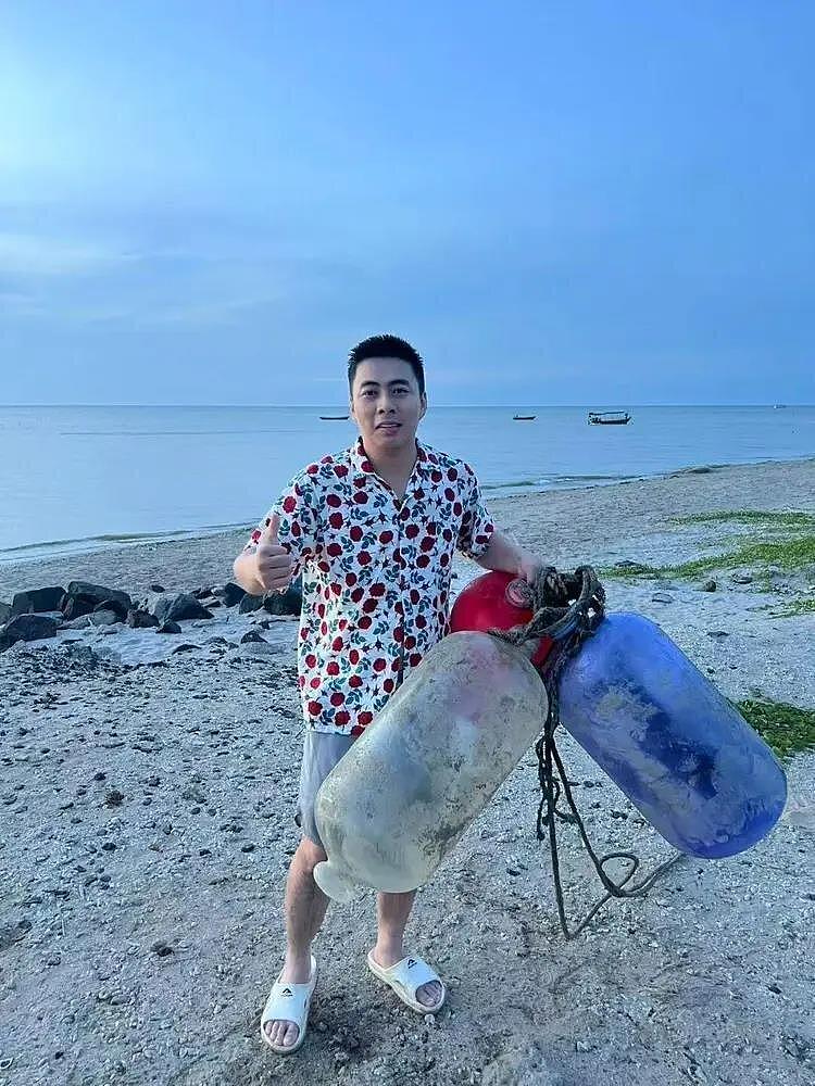 海南30岁小伙误入深海漂8小时，靠浮漂、吃蟹、喝尿自救 - 1