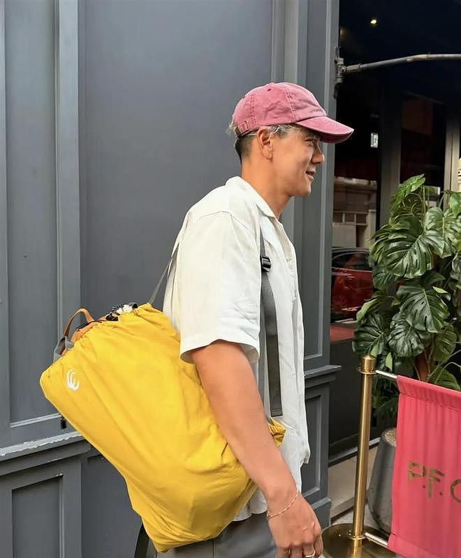 44岁彭于晏伦敦路人抓拍火遍全网，银发少年感爆棚，拍戏彻底停工 - 4