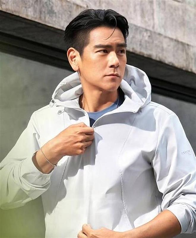 44岁彭于晏伦敦路人抓拍火遍全网，银发少年感爆棚，拍戏彻底停工 - 7