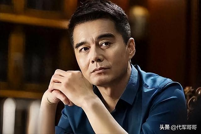 62岁许亚军近况曝光！四婚娶美女张澍生下一子，如今成宠妻狂魔 - 1