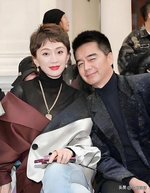 62岁许亚军近况曝光！四婚娶美女张澍生下一子，如今成宠妻狂魔 - 5