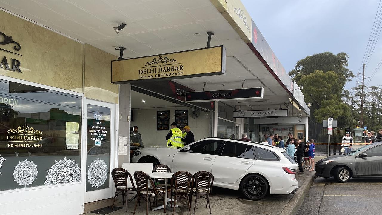 澳洲一宝马失控撞入炸鸡店！致多名儿童受伤 - 2