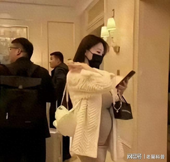 杨颖婚内偷吃真相大白！叶珂闺蜜说漏曝黄晓明隐私，胜者不言而喻（组图） - 1