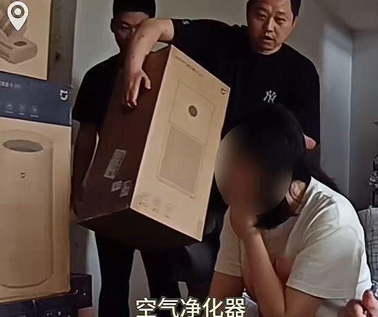 购物平台有漏洞，四川女子2个月“白嫖”3700件家电！商品堆满库房（组图） - 2