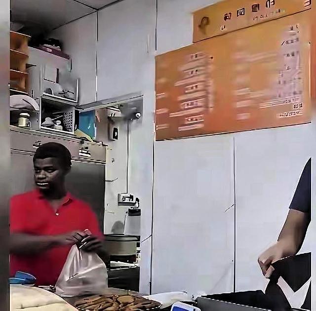 排队3小时吃出惊天大瓜！北京网红印度餐厅被朝阳群众一锅端（组图） - 3
