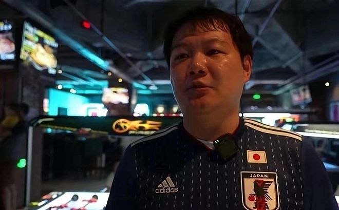 上海球迷穿日本球衣欢呼庆祝，上海足协：足球无国界，球迷有祖国（组图） - 3