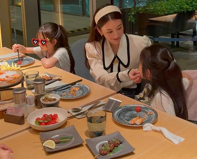 方媛带2个女儿香港街头逛街，配备一名菲佣！生图暴露天王嫂短板（组图） - 6