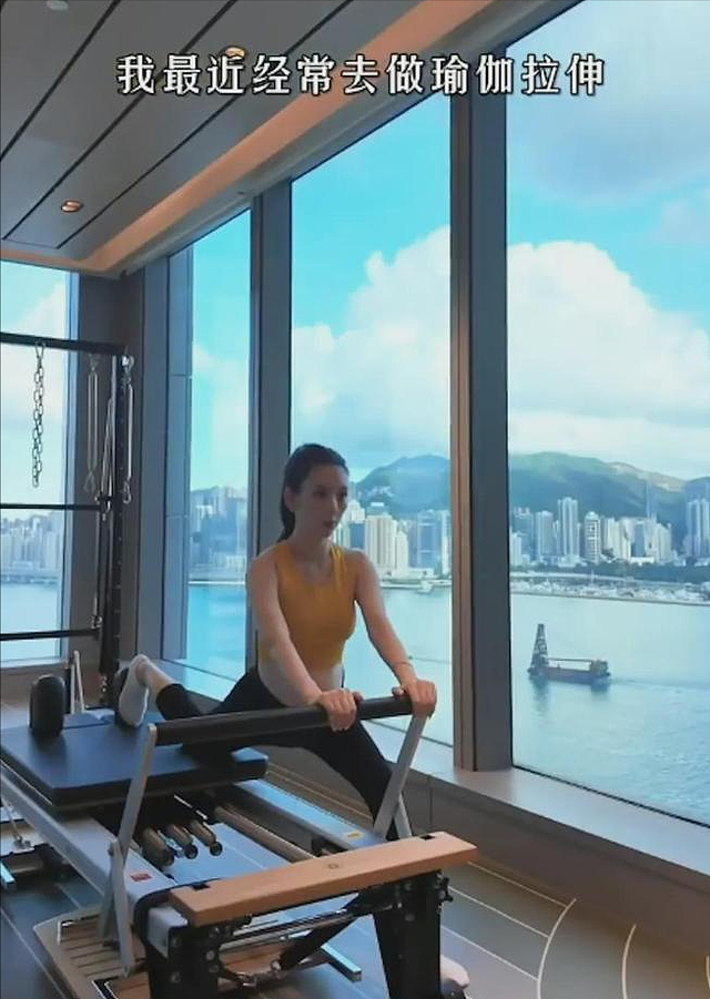 方媛带2个女儿香港街头逛街，配备一名菲佣！生图暴露天王嫂短板（组图） - 8