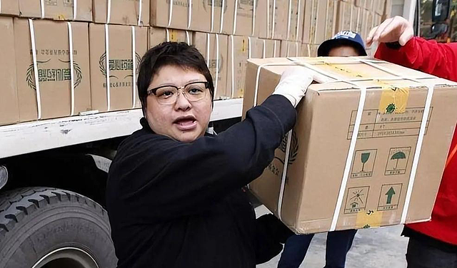 谎话连篇、贪污上亿、假慈善、高调炫富？韩红身上标签哪些是真的（组图） - 14