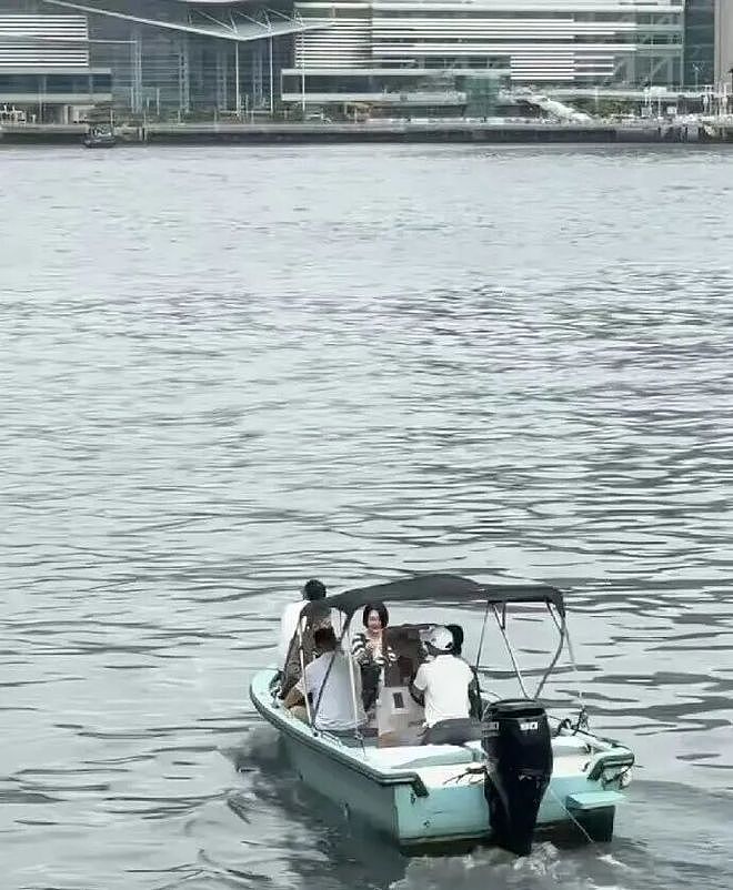 小S夫妇香港被偶遇！陪女儿看演唱会状态松弛，这才是富养天花板？（组图） - 3