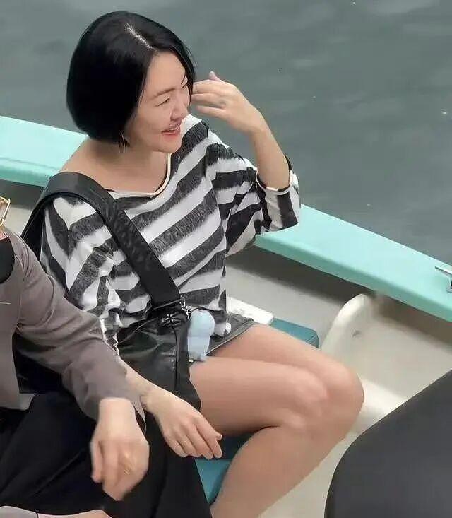 小S夫妇香港被偶遇！陪女儿看演唱会状态松弛，这才是富养天花板？（组图） - 4
