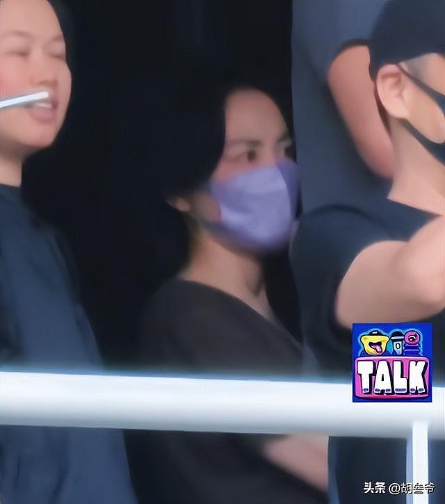谢霆锋王菲离开西安！两人全程十指紧扣，谢霆锋穿增高鞋没女友高 - 15