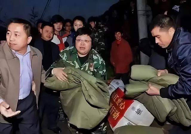 韩红朋友圈哭着道歉，张泽群晒图又秒删，7.8亿基金会引发争议！ - 19