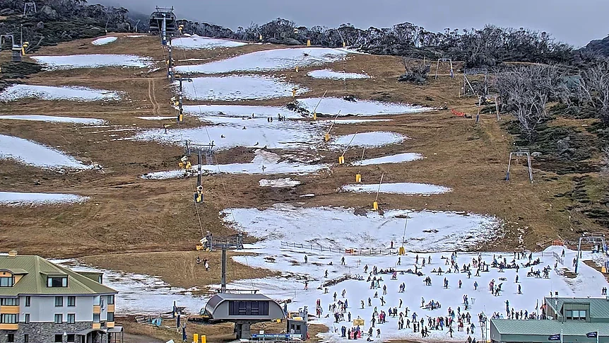 新州滑雪场遭遇史上最差开局！学校假期临近，当地商家焦急等待降雪降温（组图） - 1
