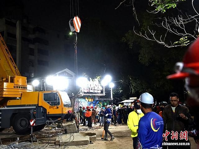 委内瑞拉地震救援黄金72小时已过，民众还在徒手挖，政府封锁灾区（组图） - 1