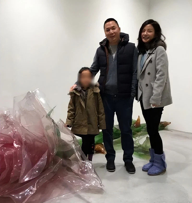 赵薇前夫被曝赌博输1.87亿，再借9360万又输光 - 3