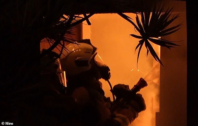 深夜惨剧！澳洲民宅疑遭纵火，现场火光冲天，致1死3重伤（视频/组图） - 2
