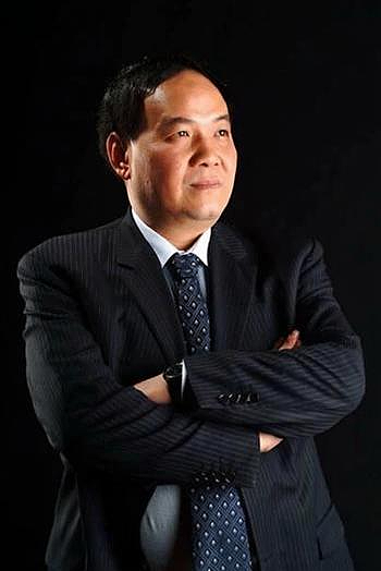 绿源有点“黄”?模特车把搭脚、丝袜暧昧摆拍引擦边争议 - 2