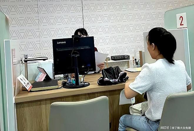 700万人卷铺盖跑了!保险这碗饭,怎么就“馊”到没人吃了? - 11