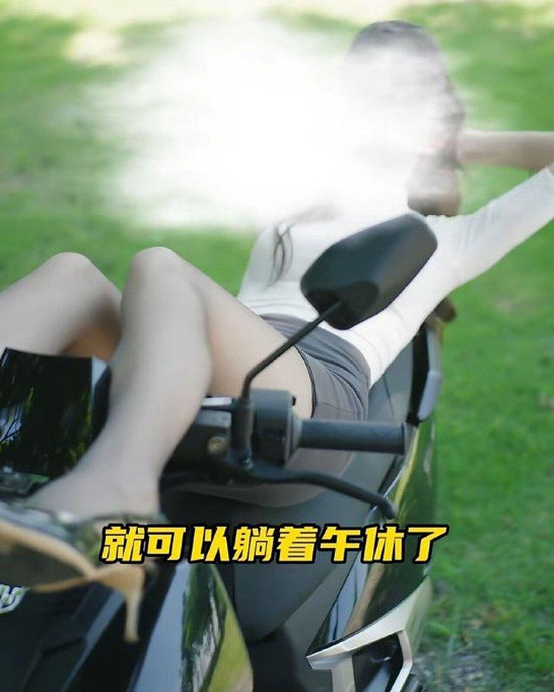 黑丝袜女抬脚搭车把，绿源电动车擦边行销，网轰：物化女性（图） - 1