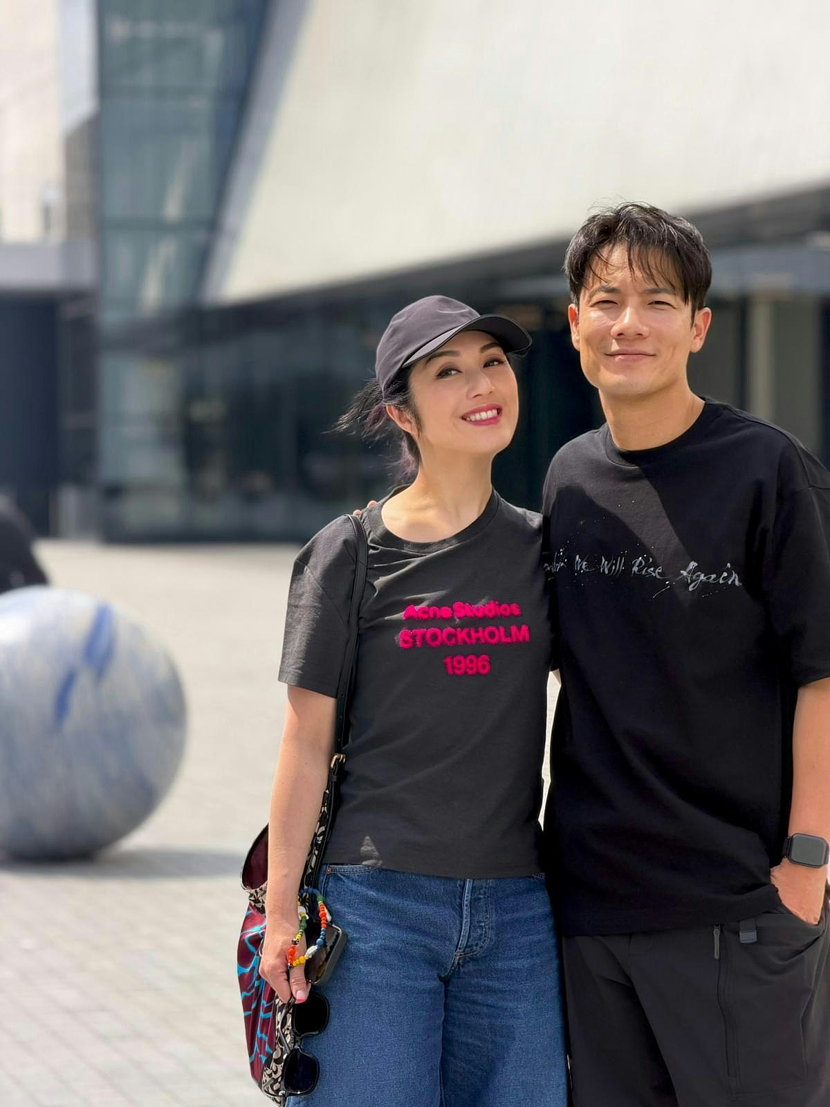 52岁乐坛天后被拍到巴黎扫货钟爱潮牌，内地狂做半年被指吸金千万（组图） - 5