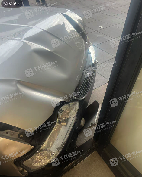 “整个人在发抖!”疑油门当刹车,悉尼华人大妈连撞两车再冲中餐馆!店员吓懵:“就差一点点,真是菩萨保佑”(视频/组图) - 2