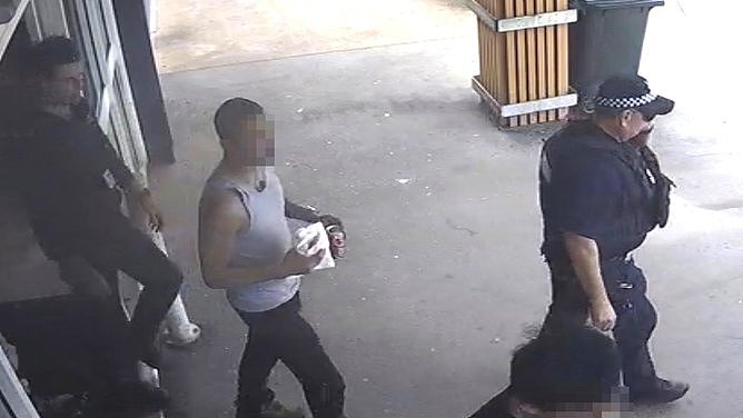 十余名偷渡客登陆澳洲,竟大摇大摆逛商场泡酒吧,34岁台湾籍蛇头被捕! - 4