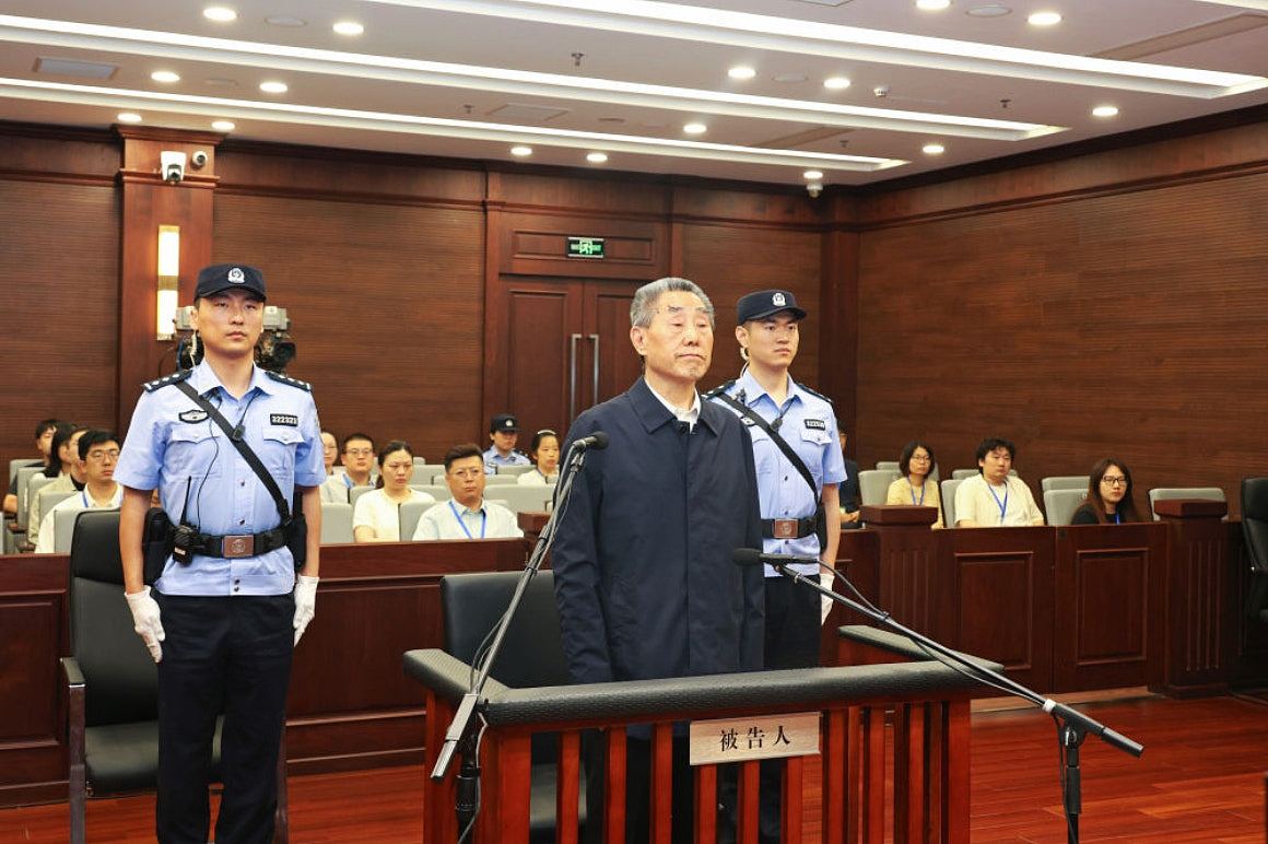 “退而不休”敛财高官第一人!河南人大常委会原副主任刘满仓受贿逾3亿,一审被判无期徒刑(组图) - 1