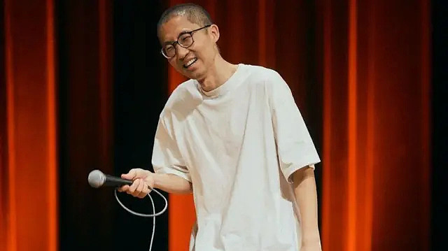 BBC：被北京封杀的脱口秀演员，在海外回到舞台（组图） - 1