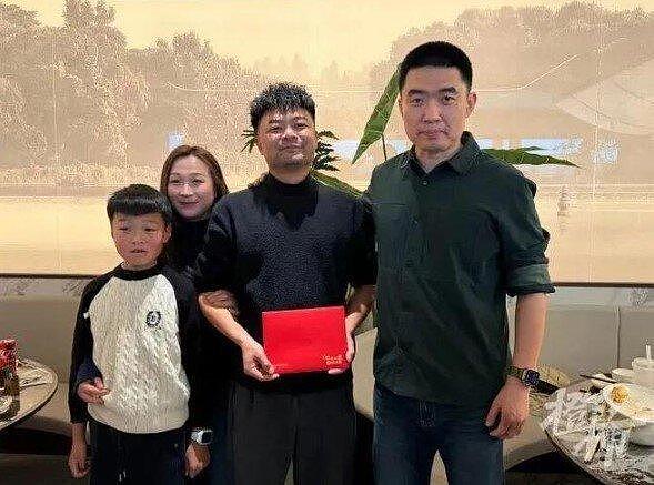 沪渝高速惊悚一幕 特斯拉起火 理想车主拚命拉出女司机 - 2