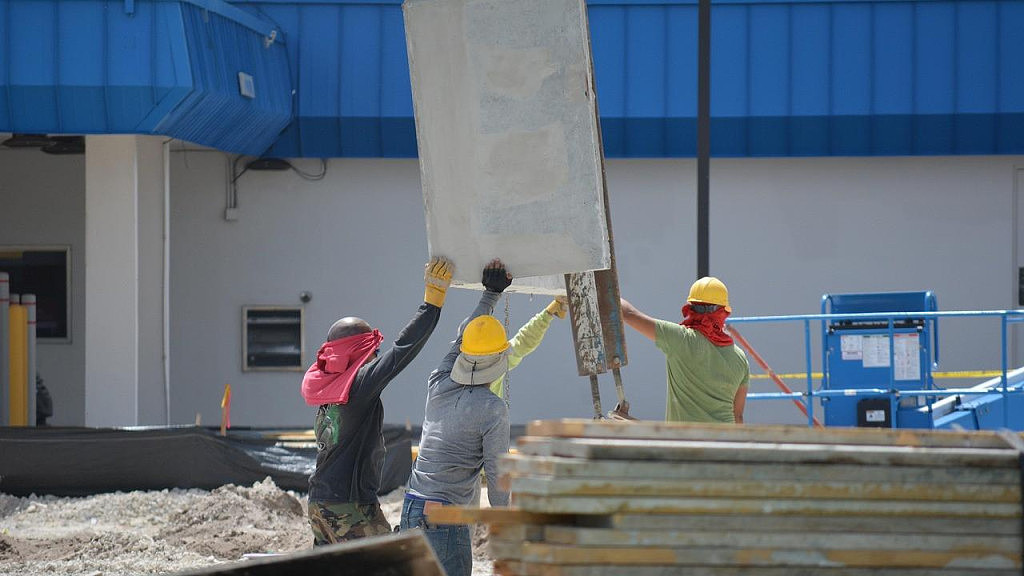 珀斯工地事故迎来判决！27公斤木板被吹落砸伤工人，建筑公司因“低级失误”被重罚（图） - 1
