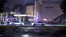 澳15岁男孩在医院外被捅，当场身亡！警方介入调查逮捕3人（图）