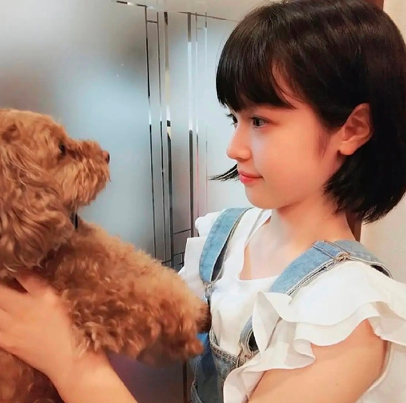 日本天才童星被称“第二个芦田爱菜”!19岁因一张自拍火出圈,网友:长成大美女了! - 17