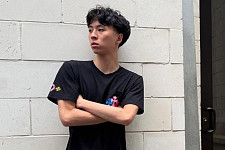 台湾百万网红Ray本名疑曝光，高中毕业册照引7万网友朝圣