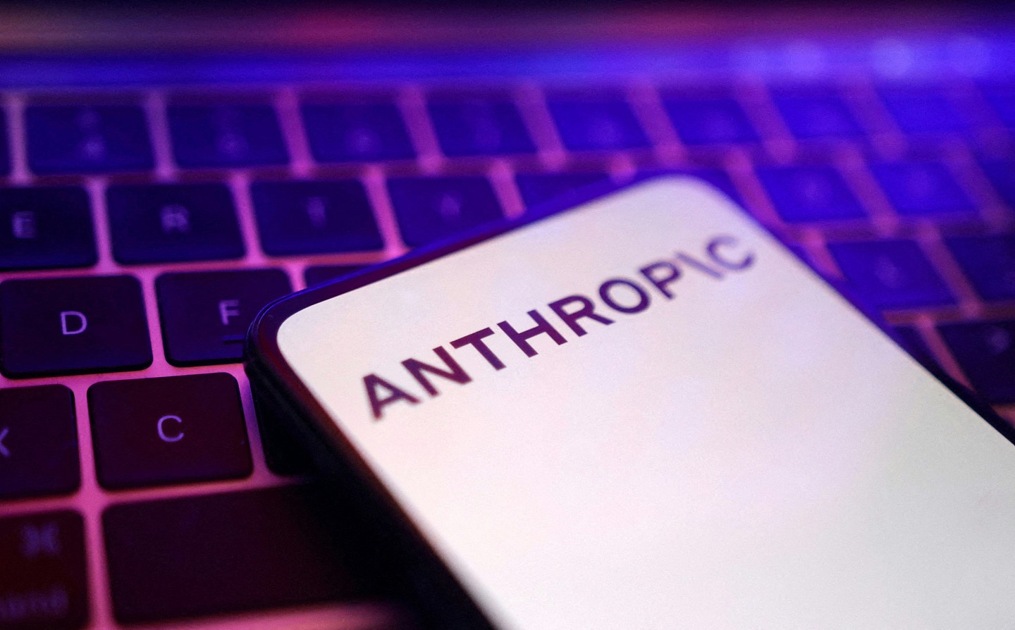中美AI角力白热化:阿里全面禁用Anthropic模型 - 2