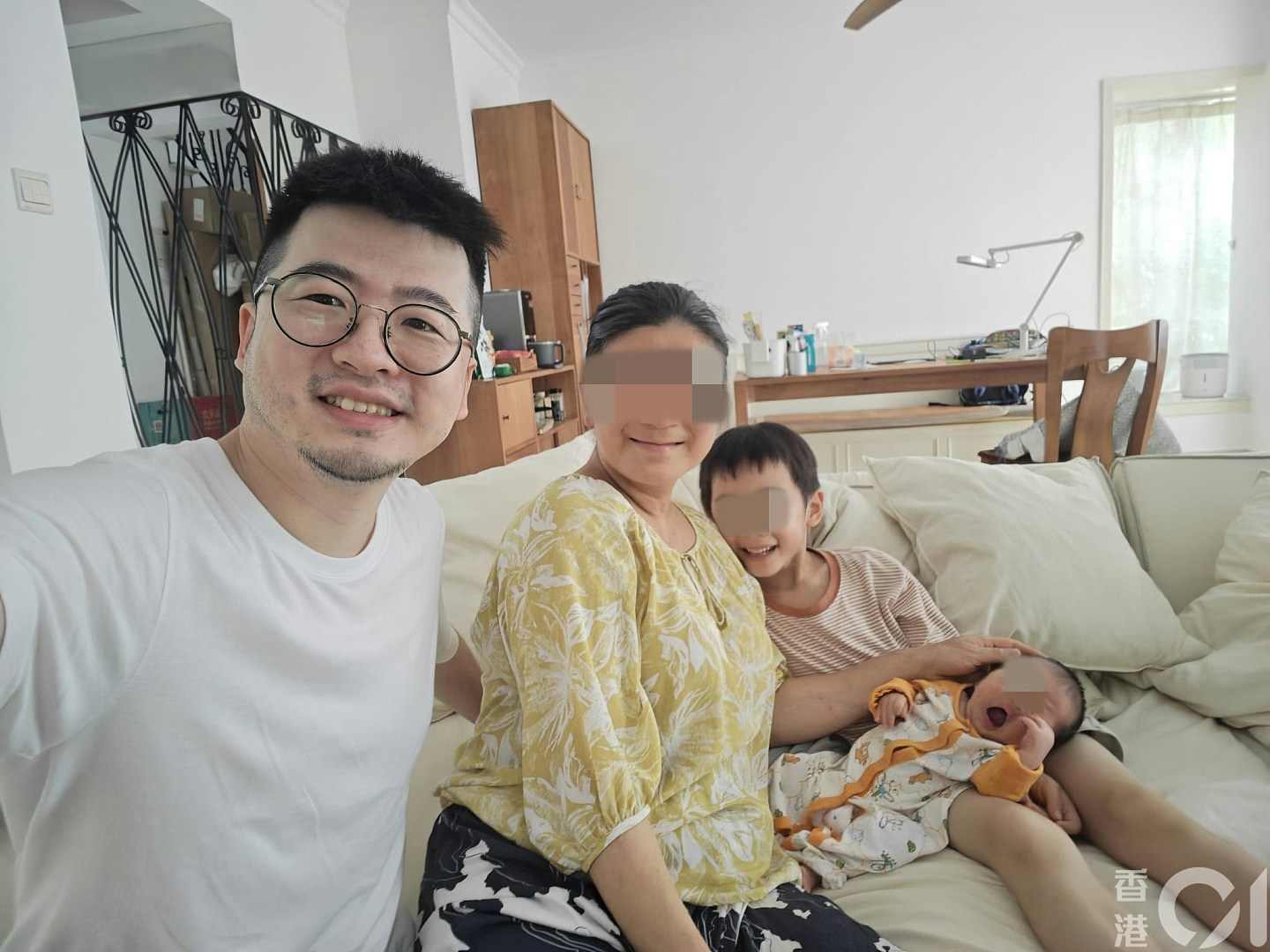 香港孕妇在深圳发动，丈夫在跨境车上亲手接生！所幸母女平安（组图） - 2