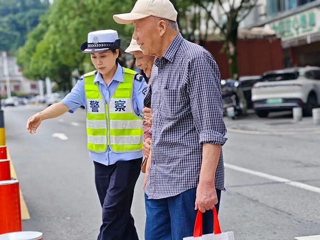 湖北宜昌女生高考582分，查分后立即给警察发了条短信（组图） - 3