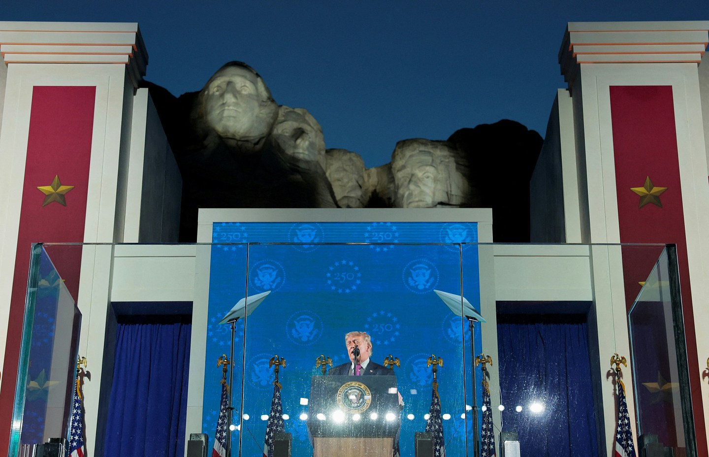 特朗普美国250周年总统山演说，抨击“共产主义”死灰复燃 - 4