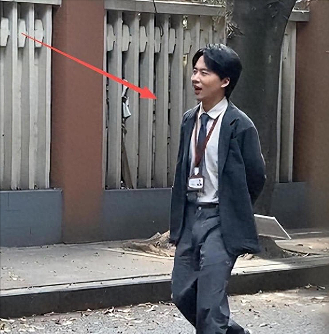 昔日风光不再！郭麒麟近况曝出，瘦到脱相，身形邋遢憔悴判若两人 - 1