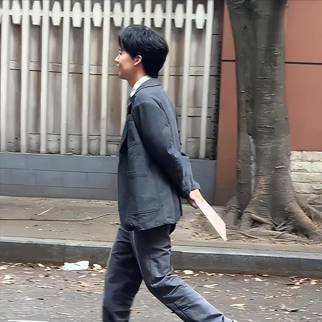 昔日风光不再！郭麒麟近况曝出，瘦到脱相，身形邋遢憔悴判若两人 - 3